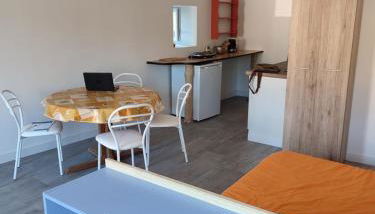 Le Studio 3éme - Foto 2, stove