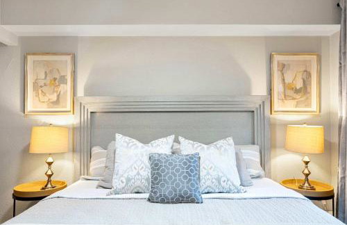 Downtown Seattle Corner Unit with Skyline Views - Photo 3