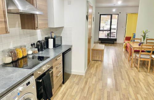 Spacious 5 bed townhouse Manchester, Salford Qauys - Two Bedroom with Parking - Foto 40