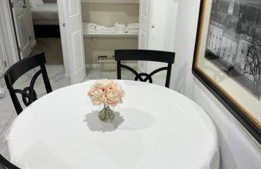 Lovely Remodeled 2bdrm Basement Home - Foto 24