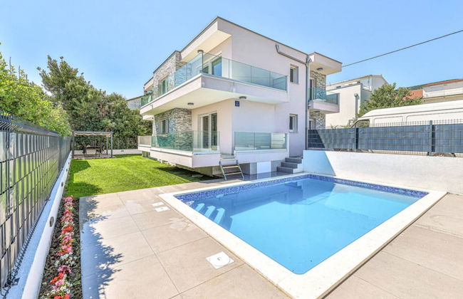 Expansive Retreat With Private Pool & Bbq, Near the Beach - Foto 34