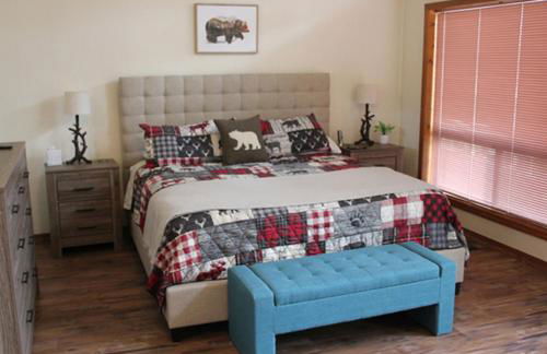 Kathys Cabin, King Bed, Hot Tub, Near-NAU & Downtown attractions, Perfect Year-Round Mountain Getaway - Photo 25