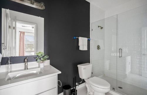 Spacious Apartment with Gated Parking Near Med Ctr - Foto 4