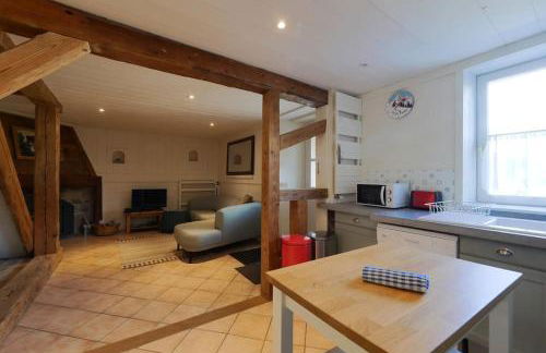 Beautiful 3 Star renovated Apt Sleeps 7 - Photo 9