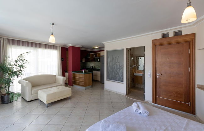 Seahorse Deluxe Hotel - Photo 19