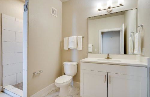 Pool Access, 1 Mi to Shops and Eats Crowley Rental - Foto 16