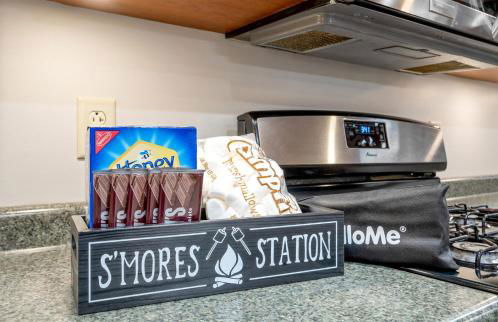 3 Mi to SR! Sleeps 25, Spacious, Hot Tub, Arcade! - Foto 22