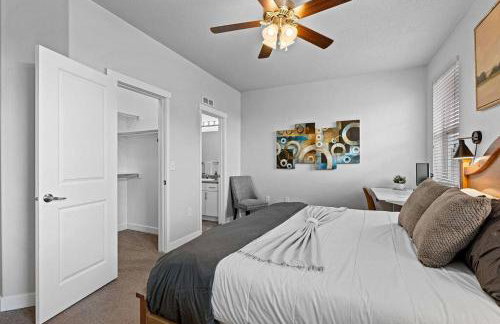 Spacious 2-Story, Pet&Fam Friendly, WFH, Gym&Pool - Foto 11