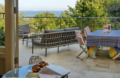 Bay House - Photo 22