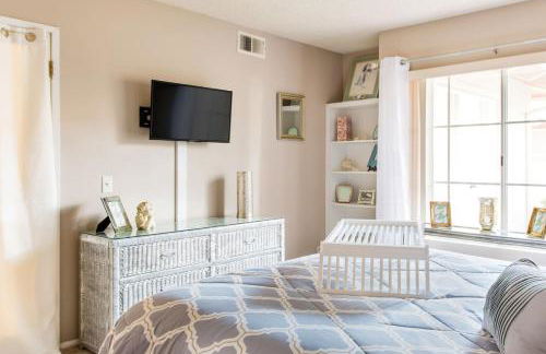 Glamorous Regal Design Home with Private Patio and Garage - Foto 37