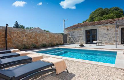 Rustic villa Dvori with outdoor pool in Porec - Foto 1