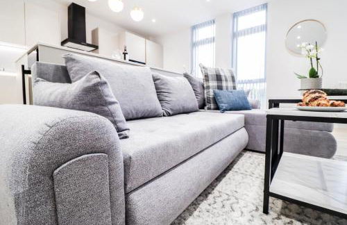 The Abbey Apartment - 1BR Apt with Dedicated Workspace, Fast Wifi & Stylish Kitchen Island & Free Secure Underground Parking - Foto 79