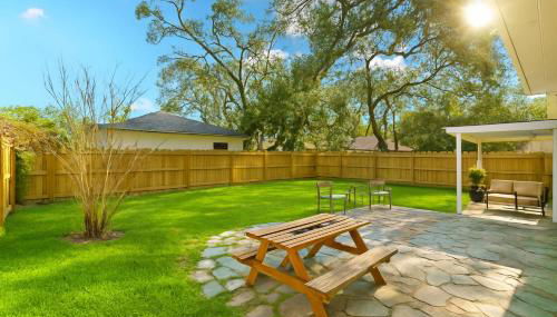 Golden Twilight 1 bed Pet-friendly, Large backyard - Photo 5, Garden
