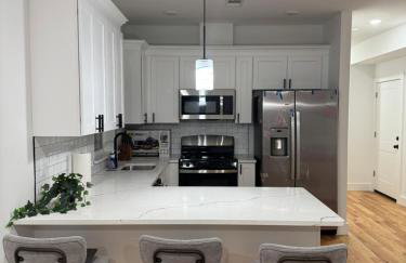 Cozy 3BR Retreat with Rooftop Near EWR & NYC Access - Photo 11