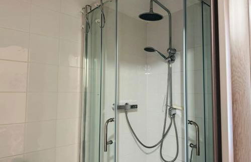 Contractors families free parking Ramsey Road - Foto 12