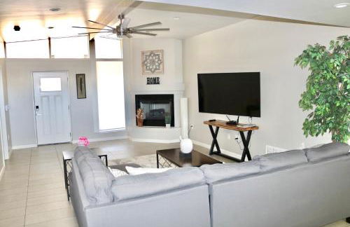 Modern Mini Golf Oasis - Foto 12