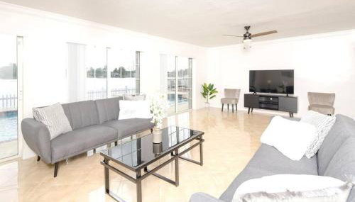 Stunning Lake-Front Villa with Pool & Spa - Foto 3