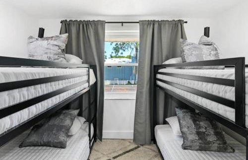 Luxury pool home near the beach! - Foto 46