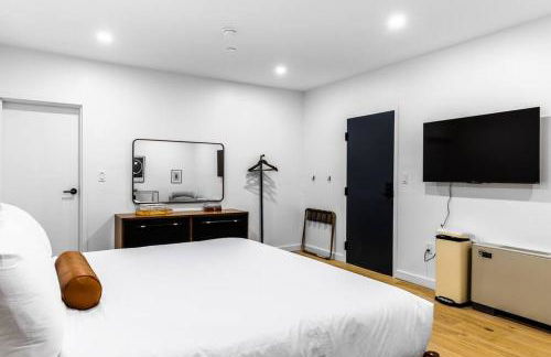 King Bed , DTWN, 50 in Roku TV , Fiber Internet, Room # 203 - Foto 3