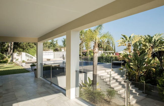 Modern Versace-themed Villa - Foto 29