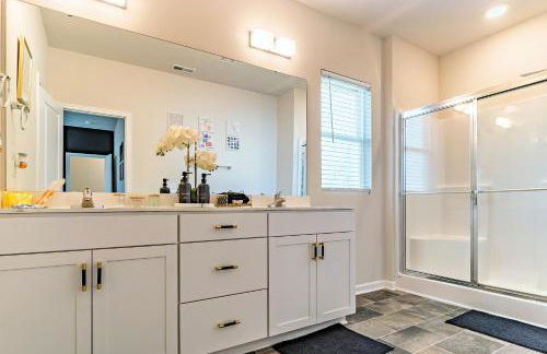 Special Deal! Raleigh Luxe Family Retreat, 15 Min to Downtown, Kids Gear, Fast WiFi for WFH, EV & Pet Friendly - Foto 30