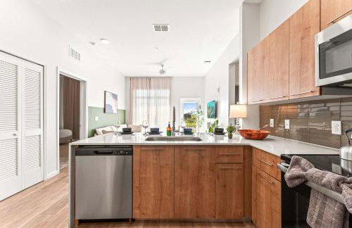 Riviere 3BR Apartment Stylish King Family Pets Friendly Pool & Gym Near Epic Universe - Foto 11