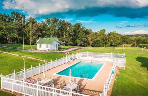 Farmhouse Retreat - Sleeps 10 - 1hr from STL - Foto 3