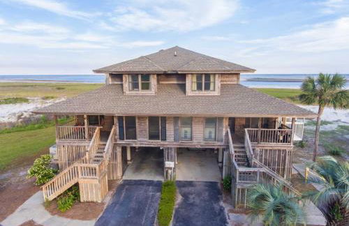 Harbor Island Beachside House - Photo 1