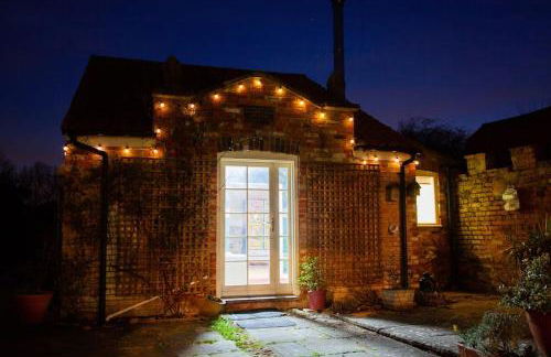 The Writer's Studio (stylish garden guesthouse) - Foto 25