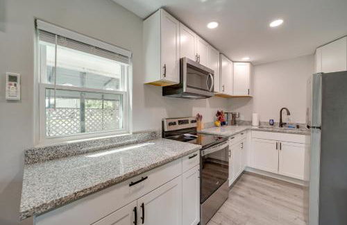 Waterfront Grove Retreat with Dock Cedar Ridge - Foto 8