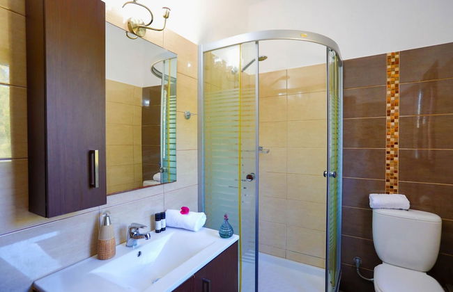 Villa Aloni in Paxi With 2 Bedrooms and 3 Bathrooms - Photo 24