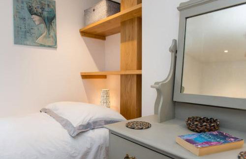 Lovely Cottage by Coastal Footpath & Surf Beaches! - Photo 30