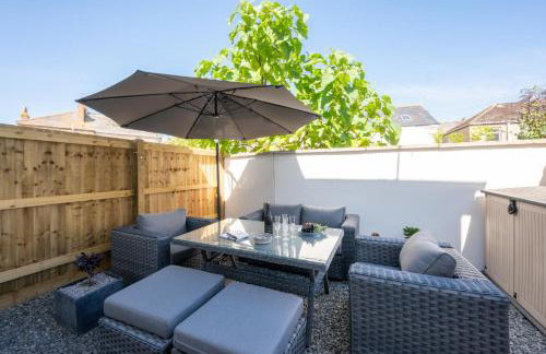 Beautiful 3 Bed Townhouse with Parking, close to Sea Front - Photo 16