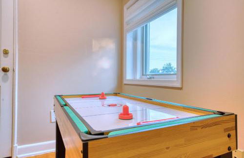 Patio Paradise Stylish 3BR Home with Gaming Room - Photo 27