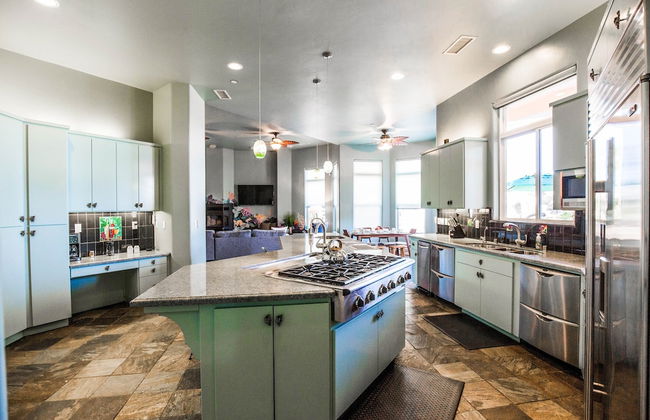 Mermaid by Avantstay Private Estate w/ Pool, Volleyball & Arcade! - Photo 6