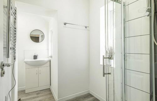 Large One Bedroom Apartments Southsea Sleeps 3 - Free Parking - Foto 63