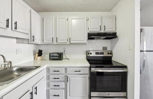 Legacy at Imperial Village 201 I 2 Bed 2 Bath - Foto 9