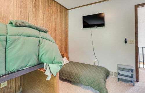 Pet-friendly Lakefront Gaylord Home with Dock! - Foto 15