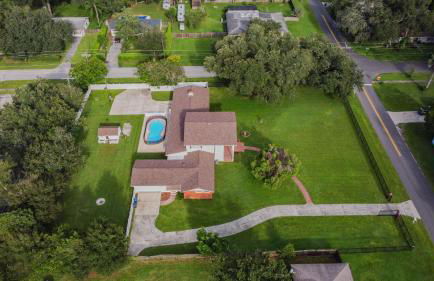 A Large Tropical Estate with 2 Acres of Space home - Foto 44