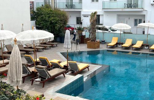 4BR Newly Renovated Retreat Tranquil Coastal Haven - Photo 20