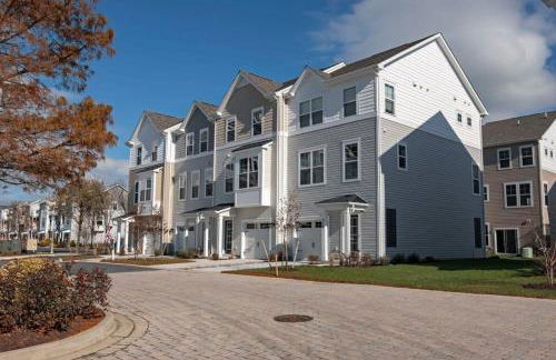 New Intown Waterfront Townhome wPool & Location - Foto 29