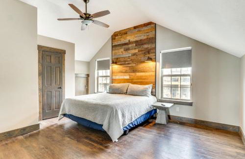 Lavish Retreat with Decks, Steps to Table Rock Lake! - Foto 16