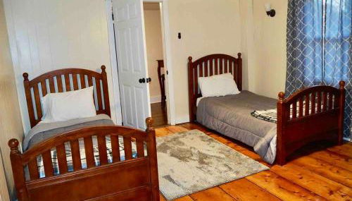 3,000 Sq Ft Historic Colonial Minutes from Okemo with Direct VAST Trail Access - Foto 3