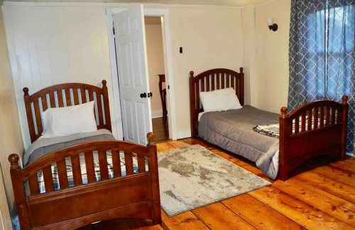 3,000 Sq Ft Historic Colonial Minutes from Okemo with Direct VAST Trail Access - Foto 3