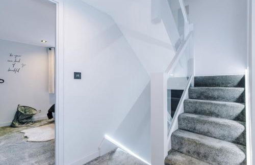 Incredible Home With Games Room, Sleeps 8, Parking Included, Perfect For Groups, Families, Contractors, Professionals - Photo 49