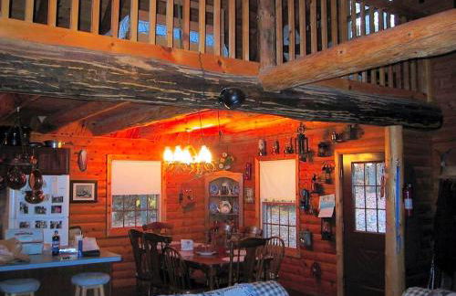 Spacious and Rustic Cabin Rental in the Woods near Catoctin Mountain Park, Maryland - Foto 8