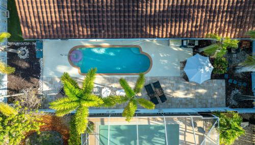 Charming Heated Pool Home - 3 miles to the Beach, Pet and Family Friendly -Available Year Round! - Foto 3