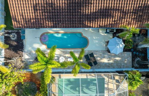 Charming Heated Pool Home - 3 miles to the Beach, Pet and Family Friendly -Available Year Round! - Photo 3