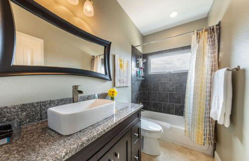 5BR 3BA Spicewood Prime Waterfront w Dock, Theater and Game Room by Austin Vacay - Foto 57