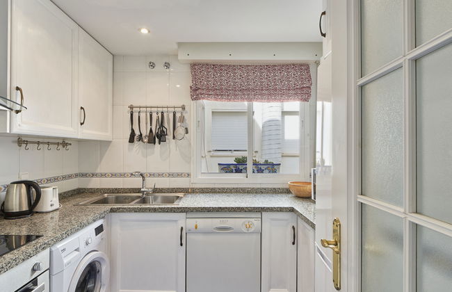 2 bedroom Apartment in Marbella with swimming pool and garden - Photo 4